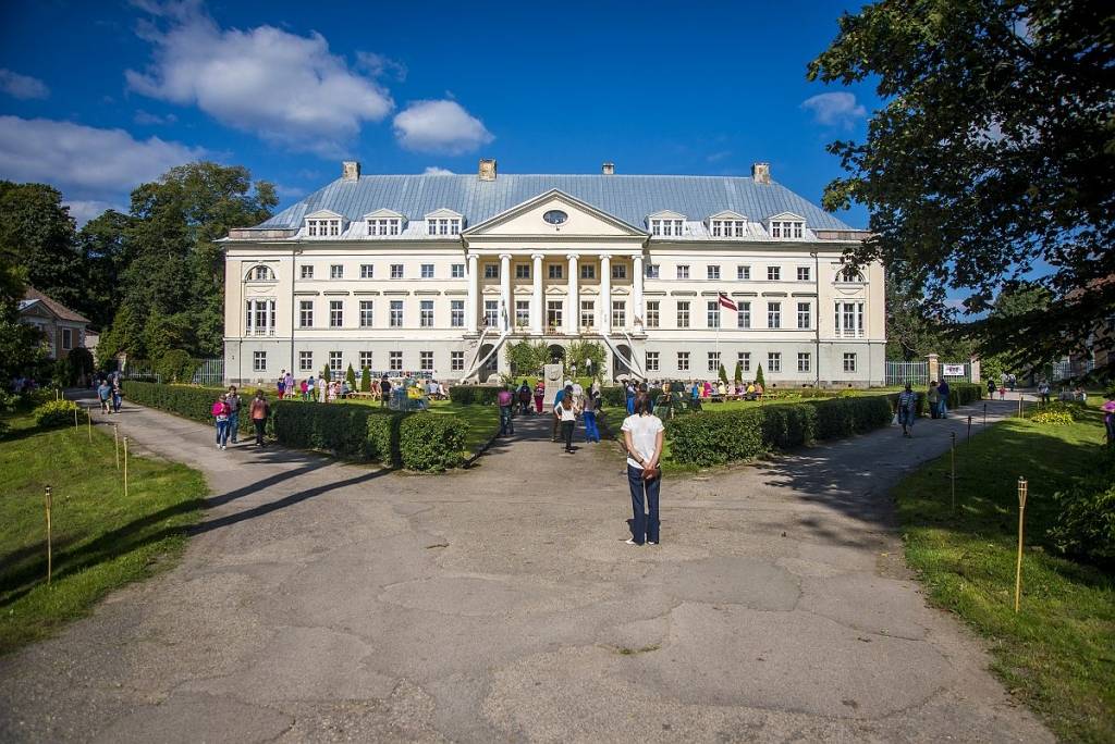 Publisko Kazdangas Parka svētku programmu