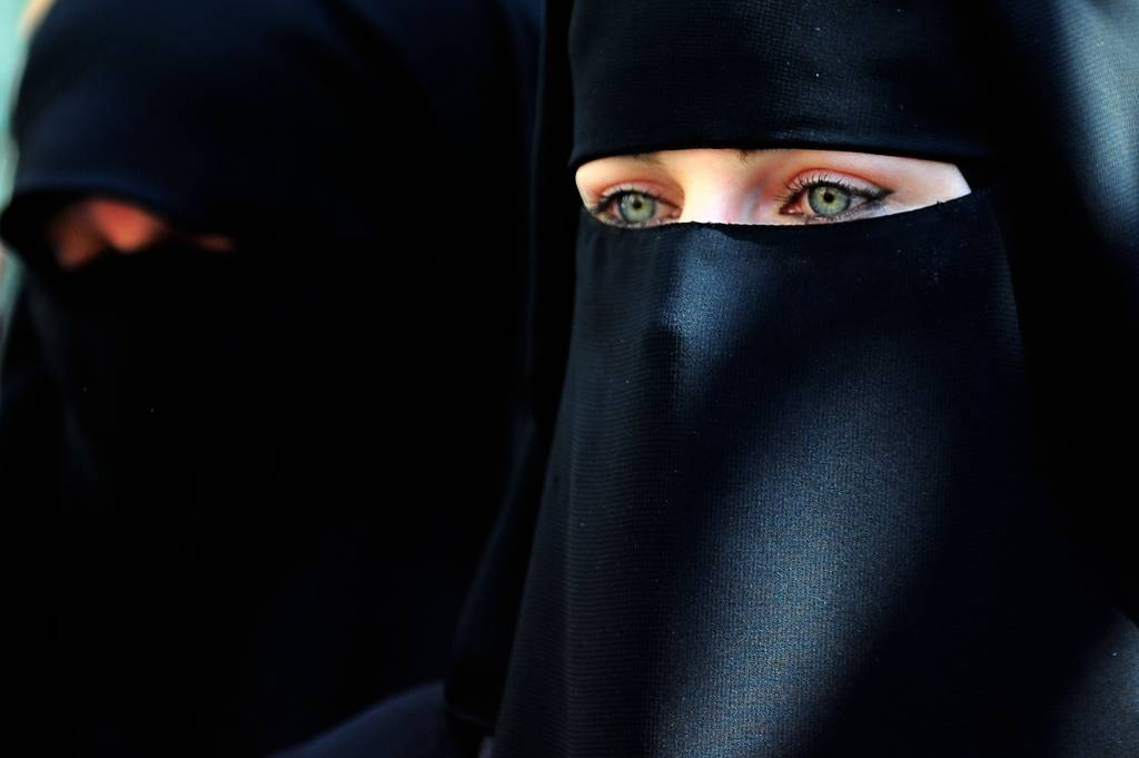 Čečenu "līgavas" apmuļķo vervētājus un iedzīvojas uz Islāma valsts rēķina