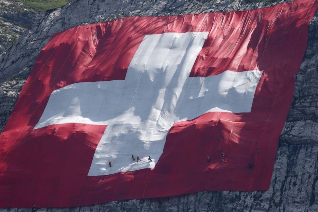 Šveices Centrālā banka pusgadu noslēdz ar rekordlieliem zaudējumiem