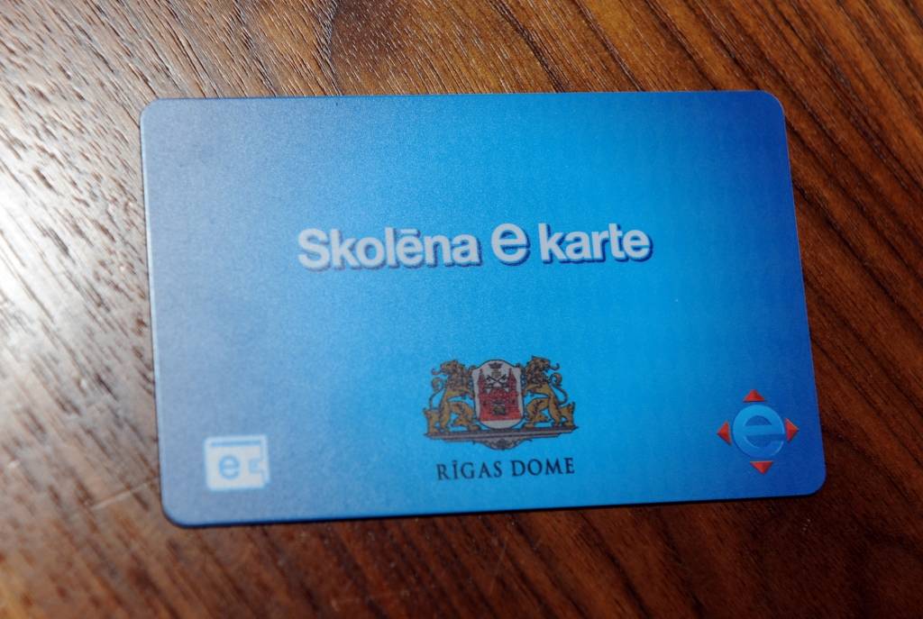 papildināts (18:34) - Nākamgad ar Rīgas satiksmes skolēna e-karti varēs norēķināties Rīgas skolu ēdnīcās