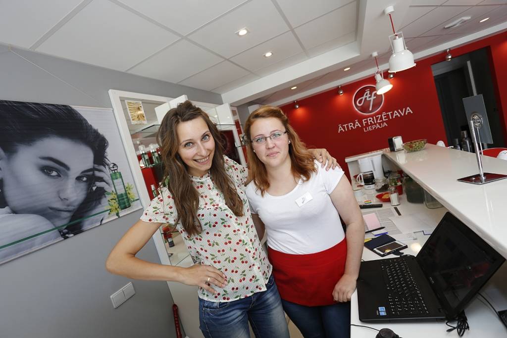 Durvis ver "Ātrā frizētava"