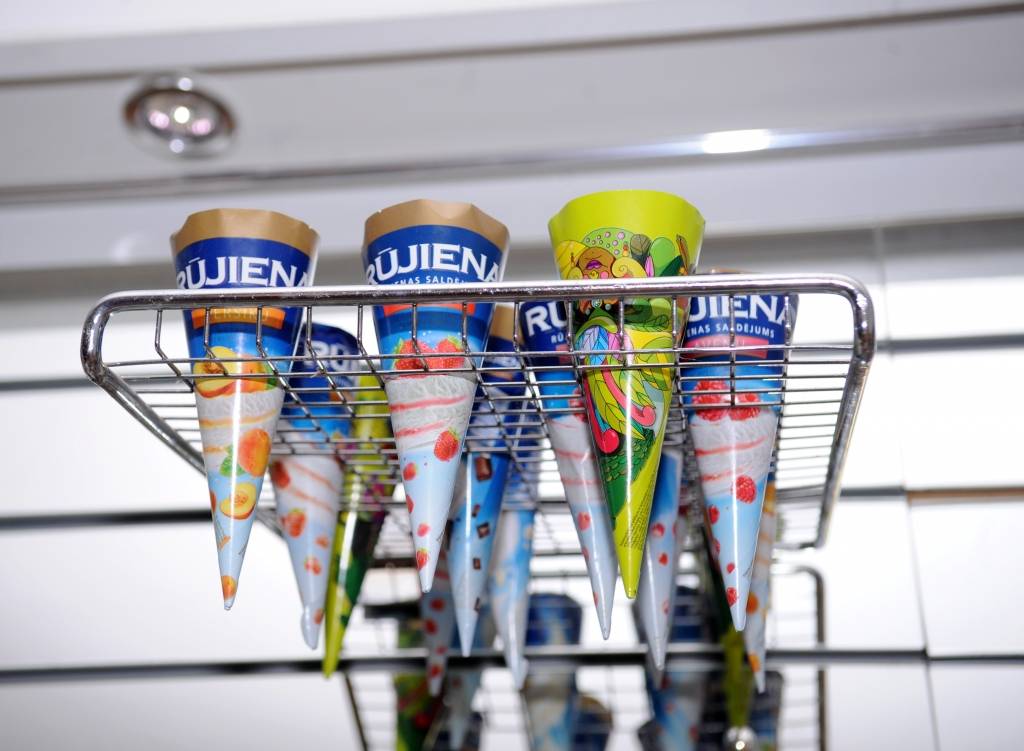 Rūjienas pienotava  par 152,7 tūkstošiem eiro iegādāsies saldējuma fasēšanas iekārtas