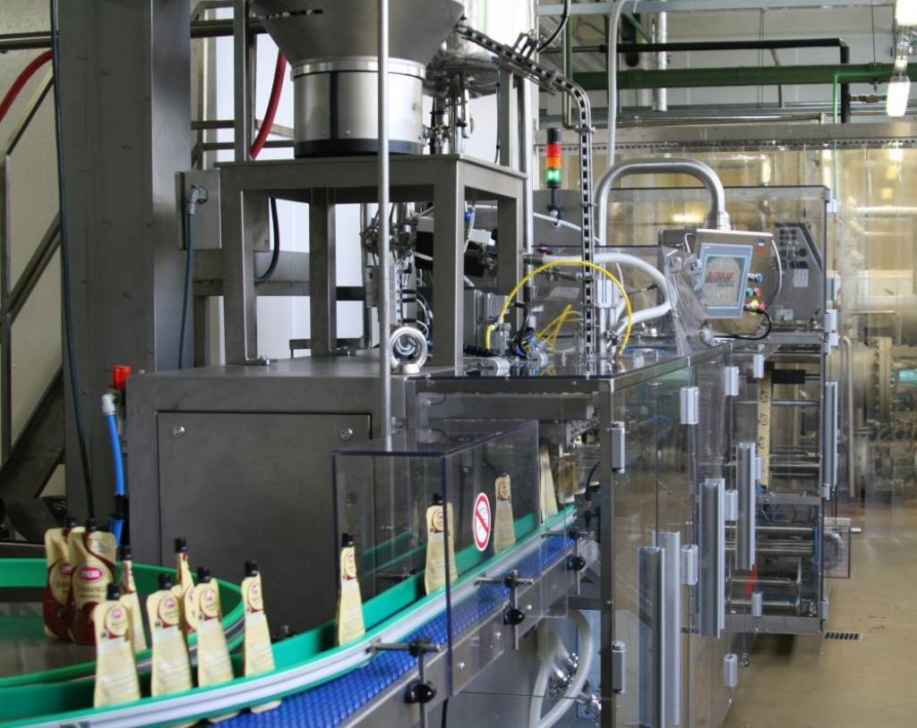 Spilvā darbu sāk majonēzes stāvpaku ražošanas līnija