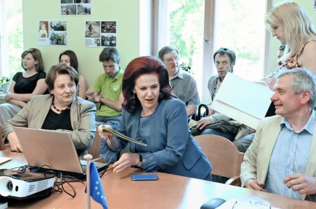 Neļaus kāpt sev uz galvas
