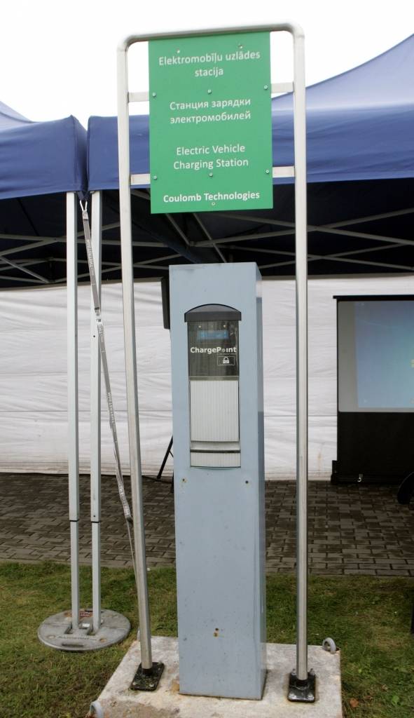 235 elektrouzlādes staciju izveidē ieguldīs 8,34 miljonus eiro