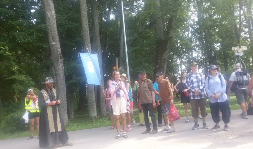 Ceļā no Liepājas uz Aglonu - gan jauni, gan veci svētceļnieki