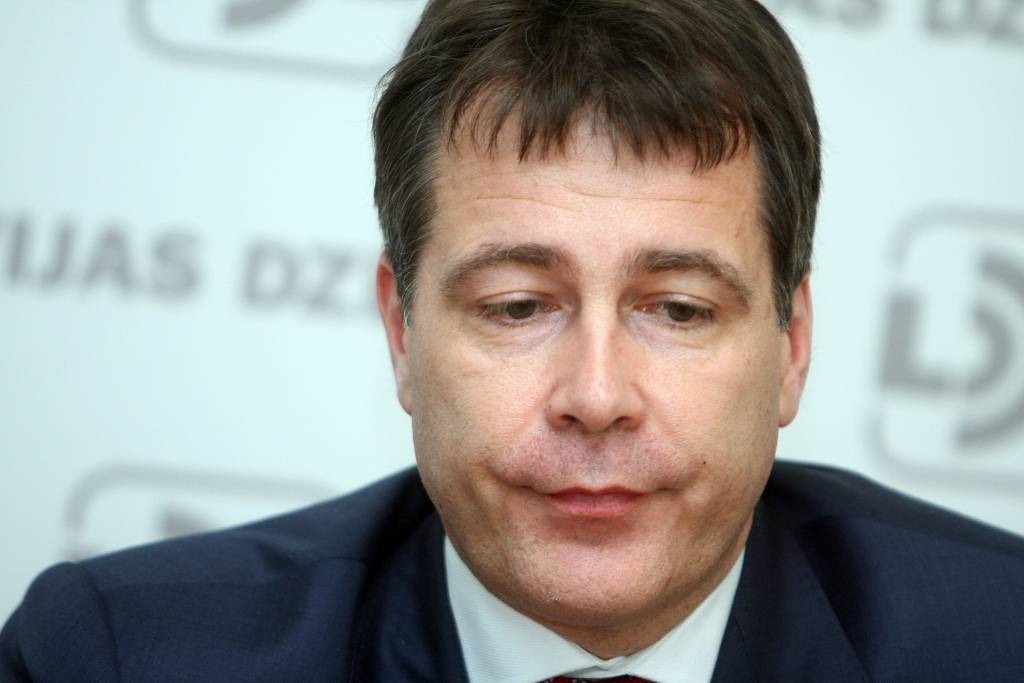 Tiesa lemj apcietināt Magoni
