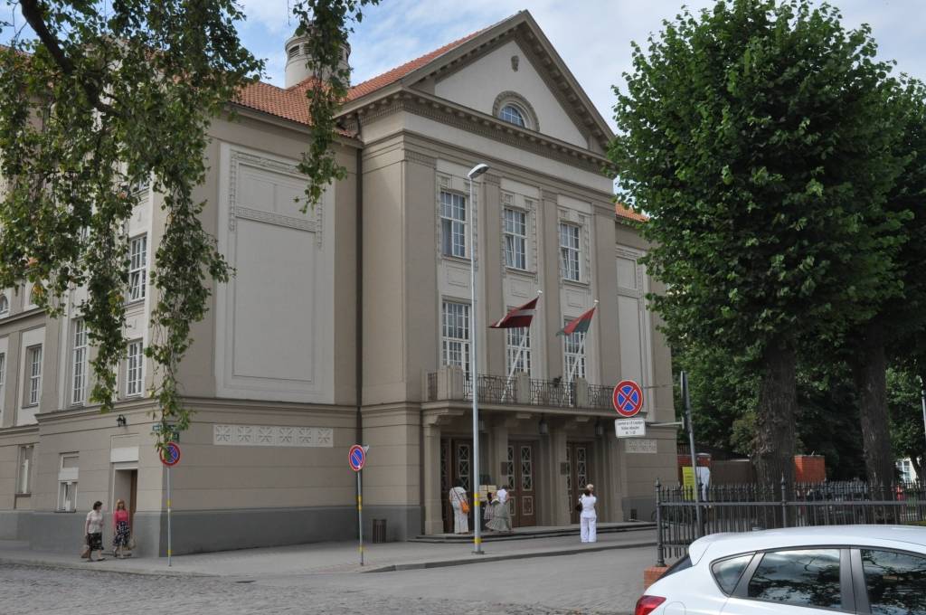 FOTO: Liepājas teātra aizkulises izrāda skatītājiem