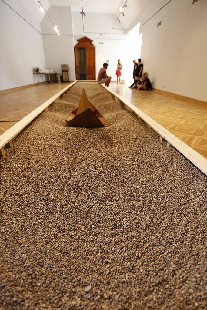 FOTO: Atklāj tēlnieka Egona Peršēvica darbu personālizstādi