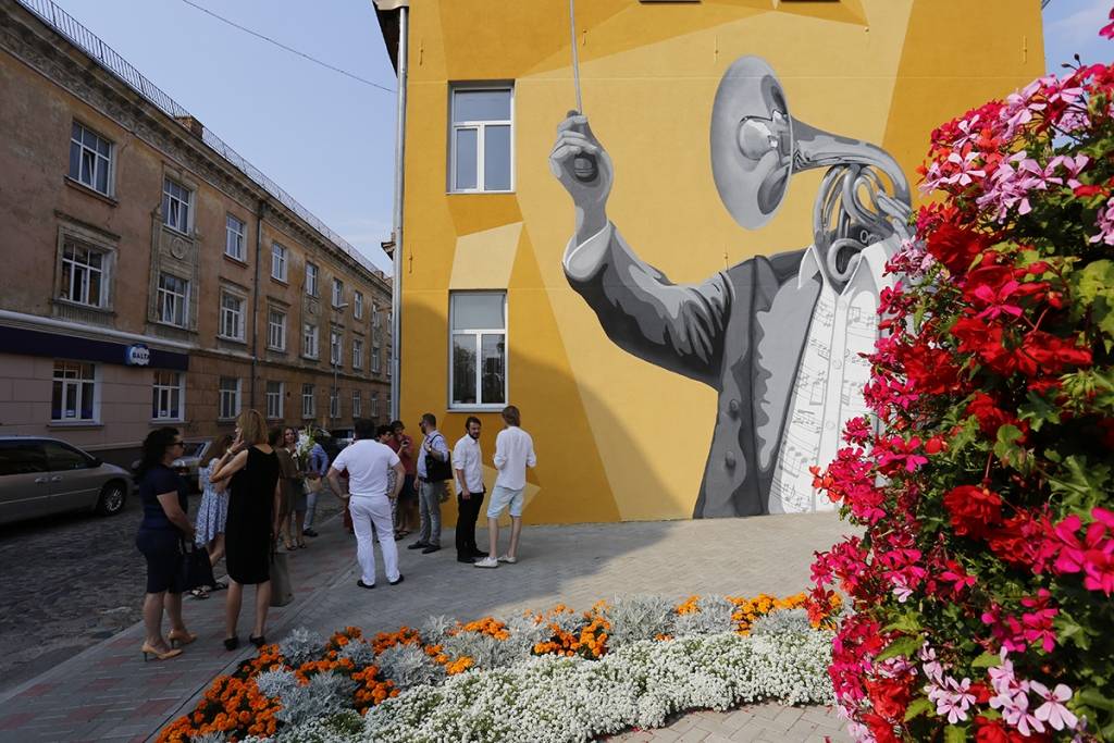 Liepājā atklāti "Laikmetīgā māksla pilsētvidē" mākslas darbi