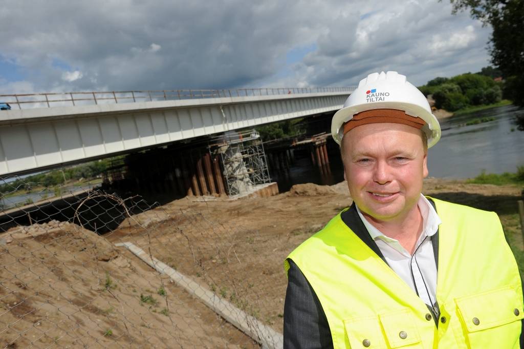 Būvē ceļus pašu mājās un tālumā 