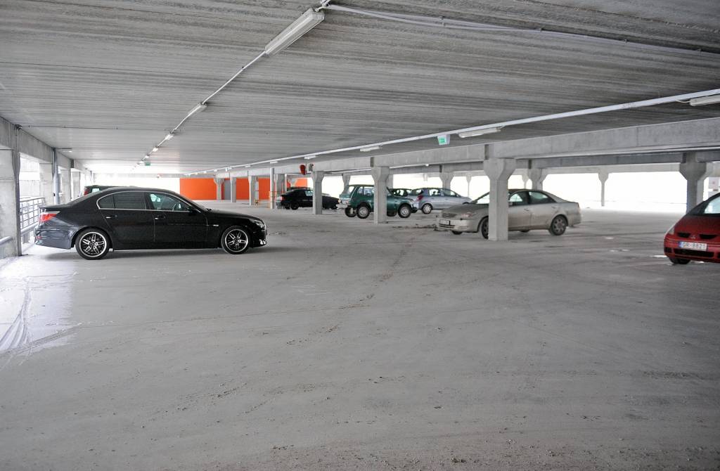 Stāvparkus Rīgā sāks ierīkot nākamgad