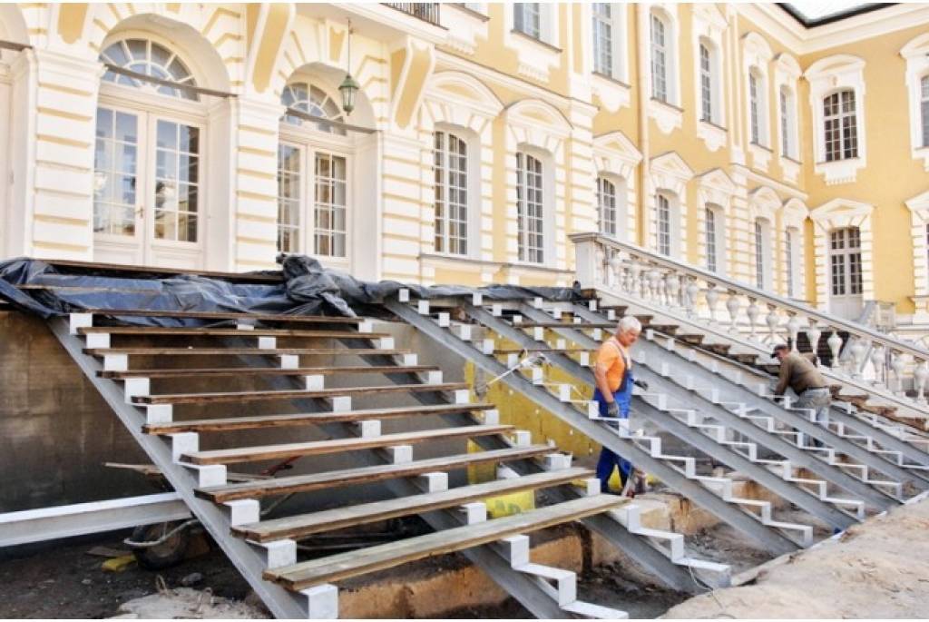 Remontē Rundāles pils kāpnes 