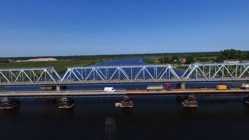 Uz Liepājas šosejas satiksme pār Lielupi novirzīta pa pagaidu tiltu