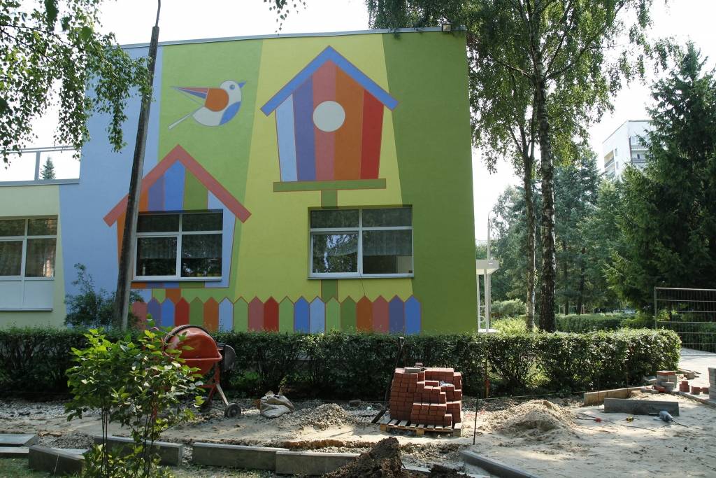 FOTO: Seši Rīgas bērnudārzi ieguvuši siltinātas un apgleznotas fasādes