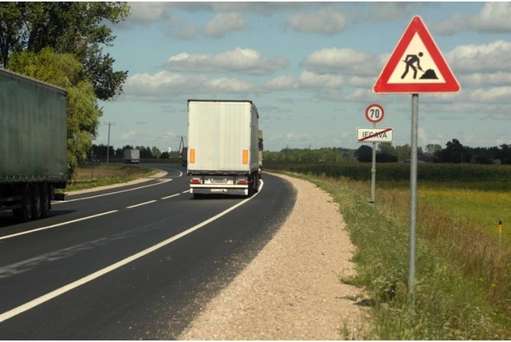 Šoferis: Pa jaunu asfaltu uz septiņdesmit - absurds