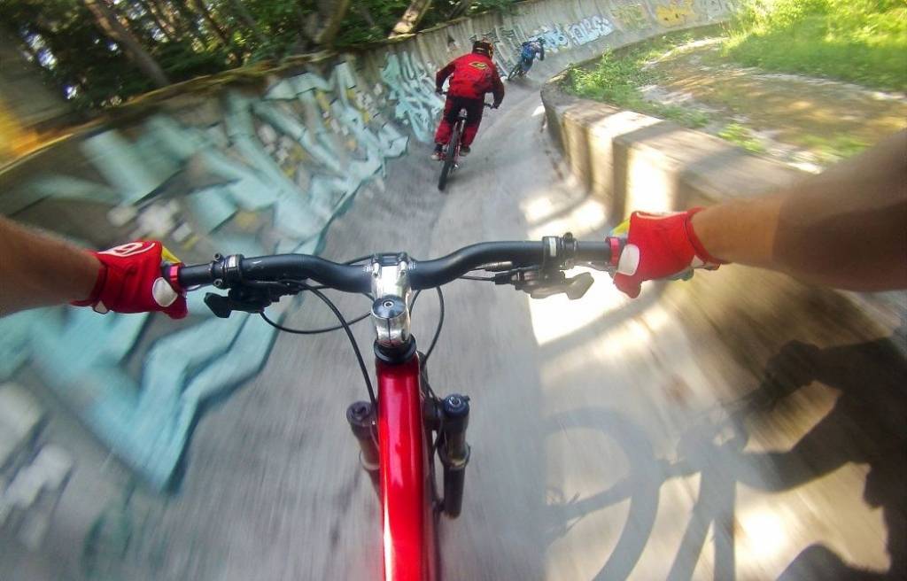 FOTO: Treniņš 1984. gada Sarajevas Ziemas Olimpisko spēļu trasē