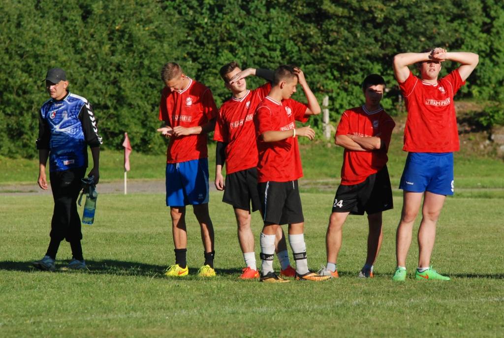 FOTO: "Vaiņode" Lejaskurzemes novadu čempionātā uzvaru "Durbi" un "Nīcu"