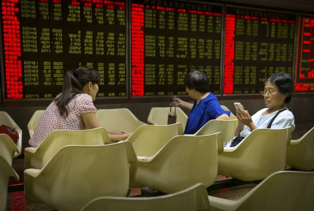 Ķīnas akciju cenas strauji krīt