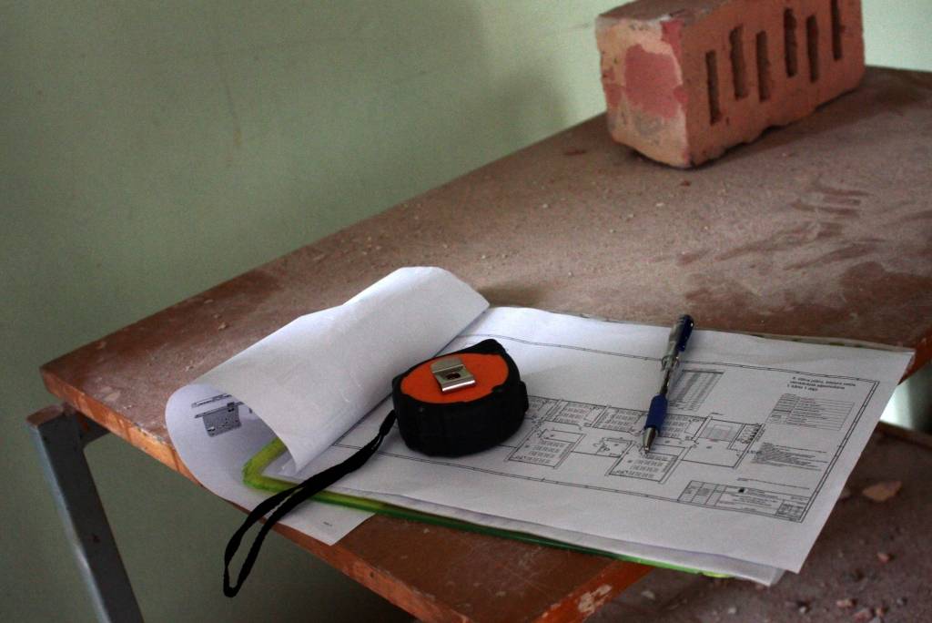 Būvniecības kontroles biroja darbinieks iepriekšējā darbavietā saņēmis rājienu par paviršību