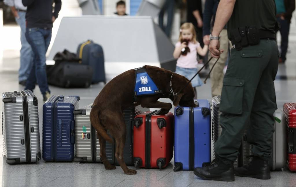 Rīgas lidosta plāno iznīcināt pasažieru atstātās mantas