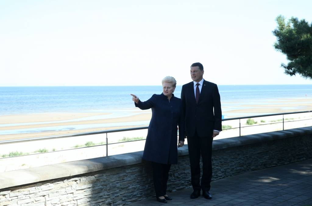 FOTO: Vējonis Jūrmalas rezidencē uzņem Lietuvas prezidenti