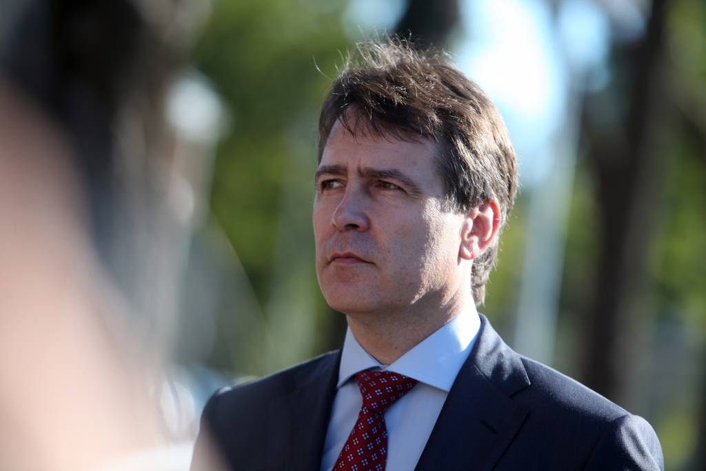 Papildināta - Bijušo LDz vadītāju Magoni patur apcietinājumā