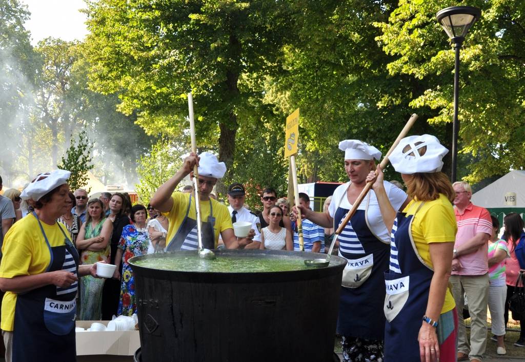 FOTO: Nēģu svētki Carnikavā