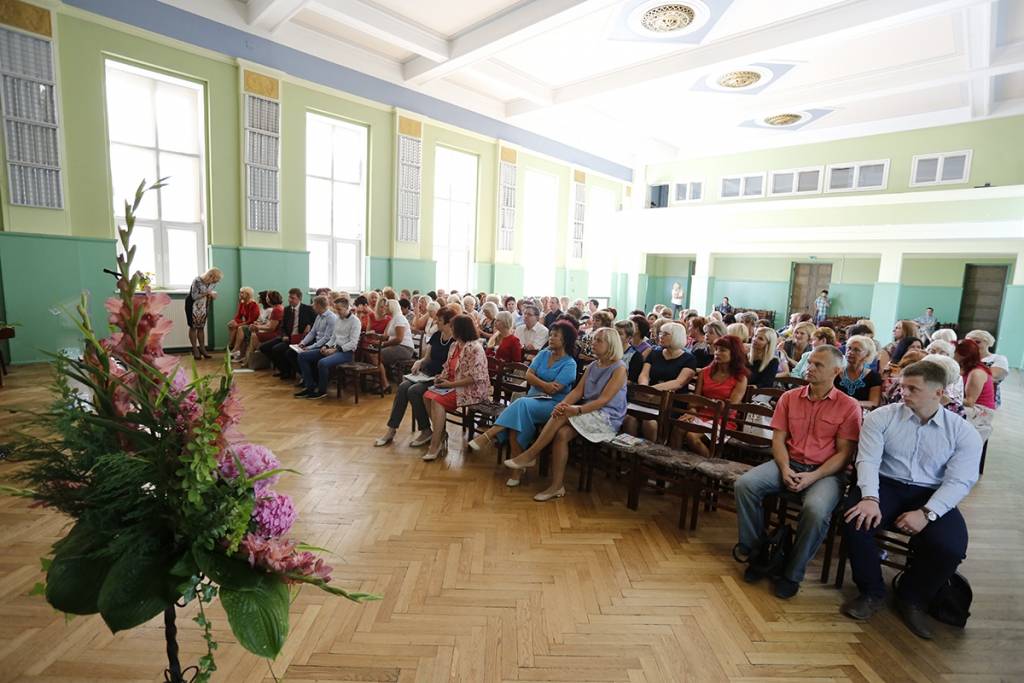 Piešķirtas Kvalitātes balvas "Dzintara liepiņas" pamatizglītībā