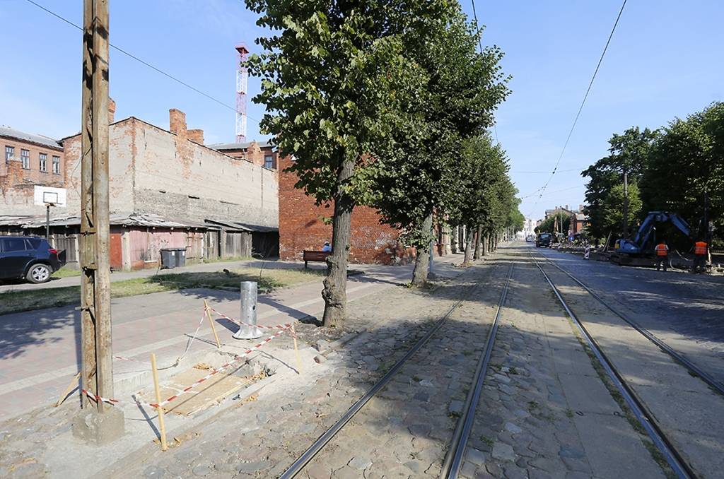 FOTO: Komunikāciju izbūve Rīgas ielā