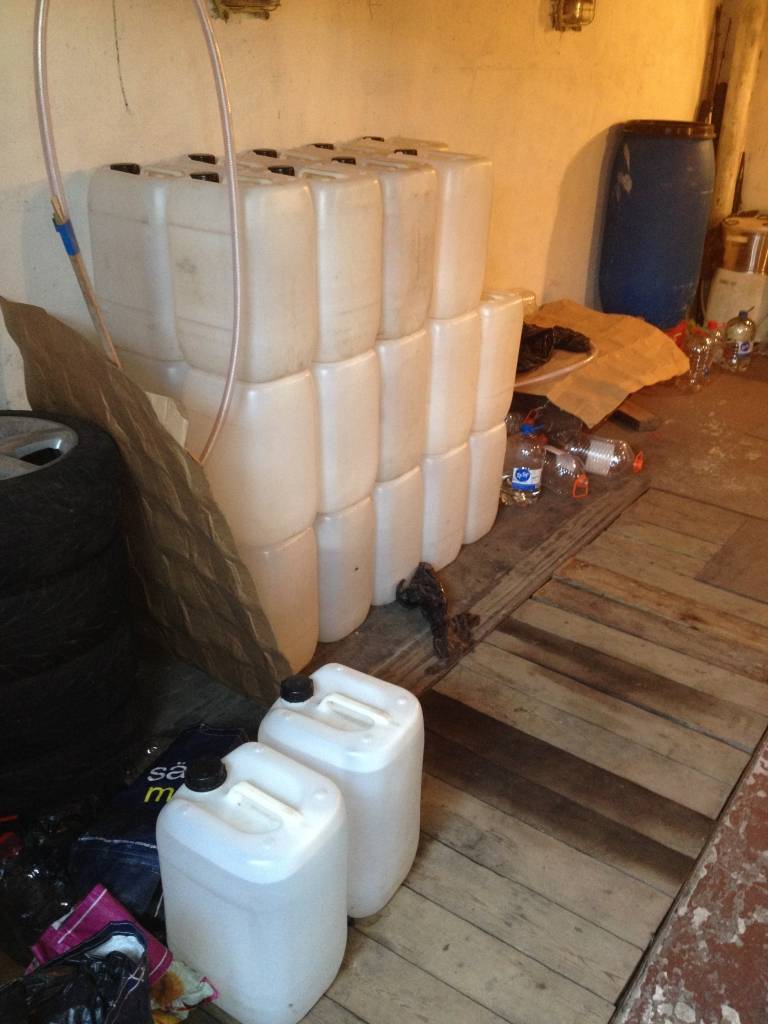 Aizturēts kārtējais nelegālā alkohola glabātājs Liepājā