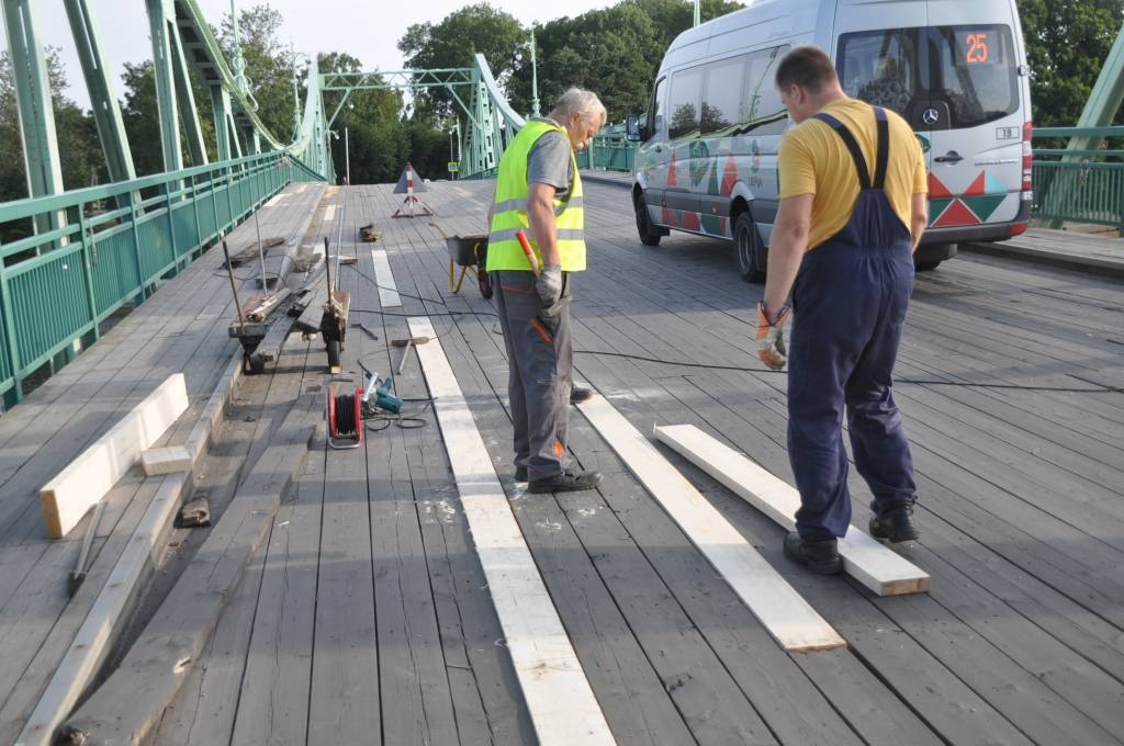 Veic Karostas tilta remontu