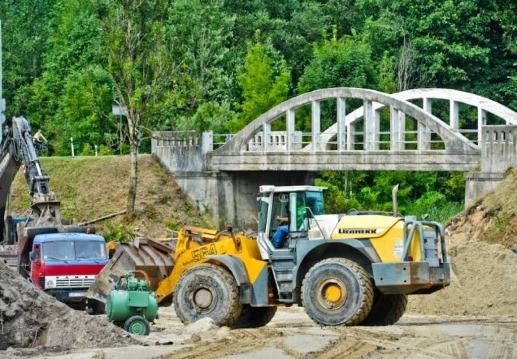 FOTO: Top četrreiz stiprāks tilts pār Vircavu