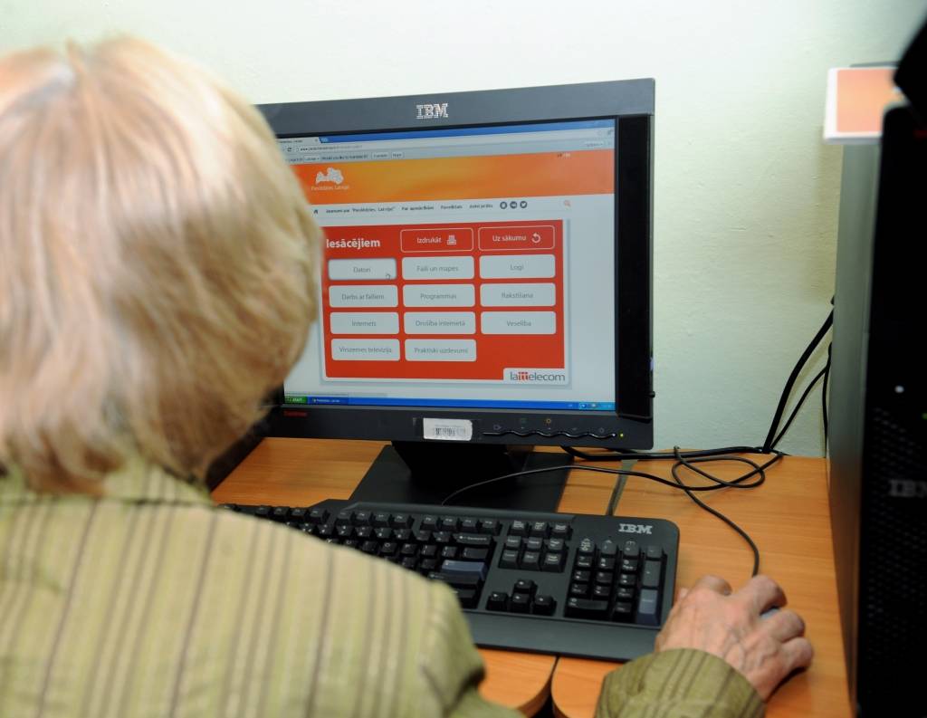 Jau vairāk nekā 2000 senioru pieteikušies bezmaksas datorkusiem