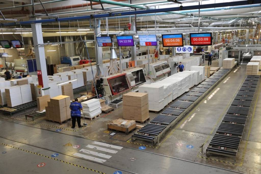 DB viesojas Lietuvas mēbeļu ražošanas uzņēmumā Freda 