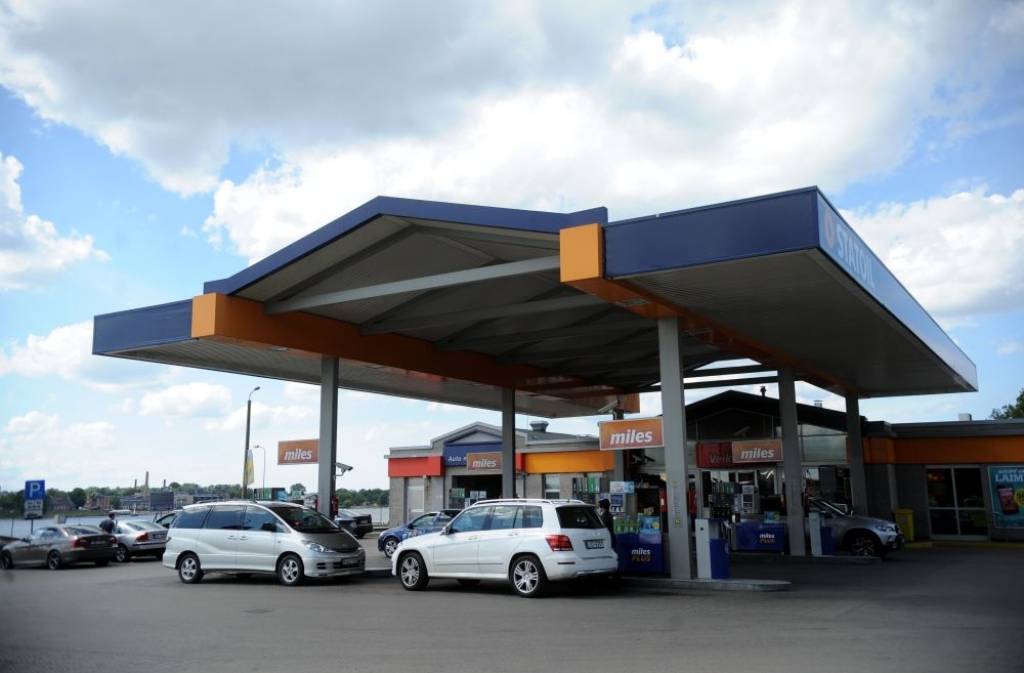 Degvielas cenas ievērojami samazinājušās