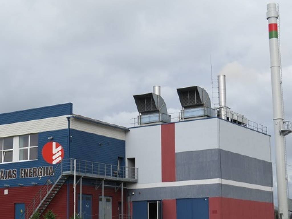 Atjaunots Liepājas enerģijas katlumājas skurstenis 