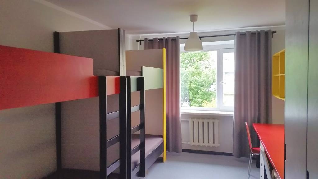 Papildināta ar foto: Biznesa augstskolā Turība labiekārtota studentu viesnīca