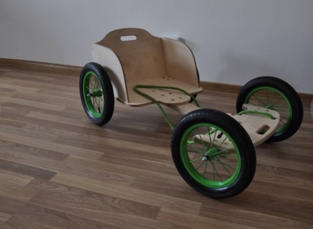 Ražos «zaļu» alternatīvu plastmasas braucamrīkiem