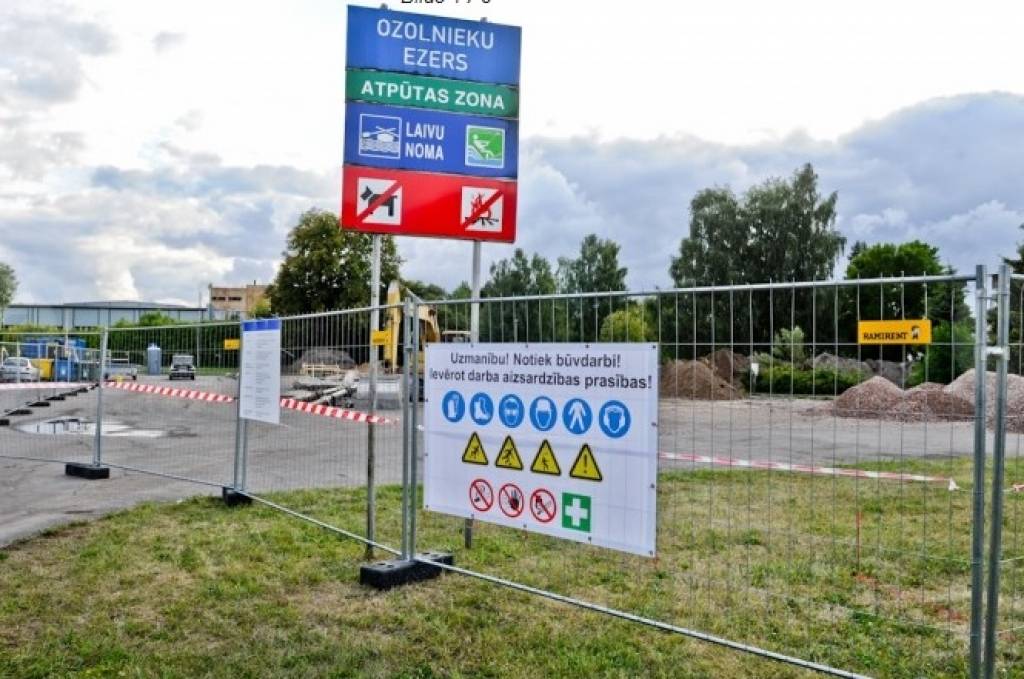 Pie Ozolnieku ezera sākti veikala būvniecības darbi