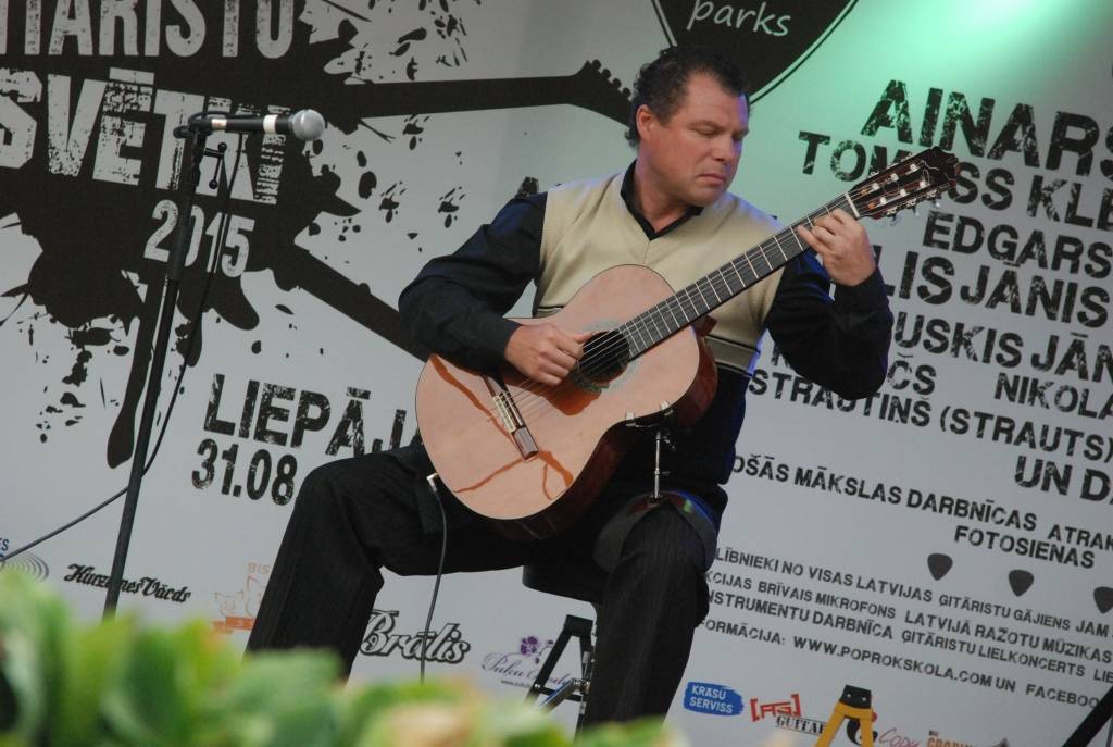 FOTO.VIDEO: "Medūzu" pieskandina "Ģitāristu svētku 2015" dalībnieki