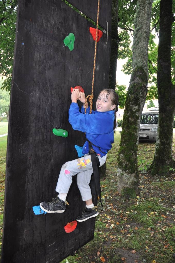 FOTO: Pulcējas Kazdangas Parka svētkos