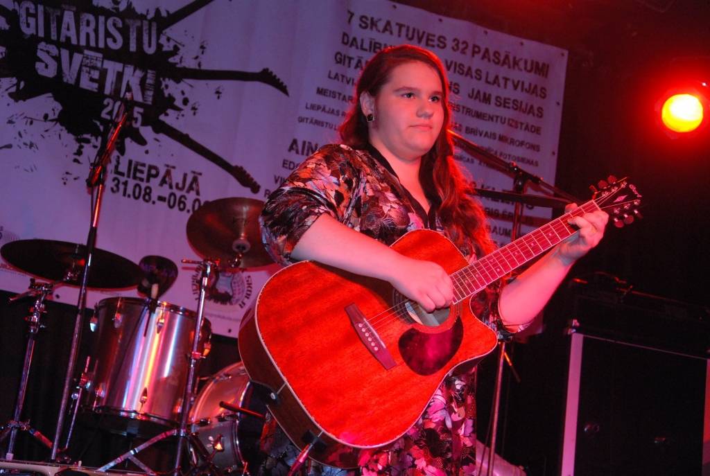 FOTO: Fonteinā priecē ar "Ģitāristu svētku 2015" lielkoncertu