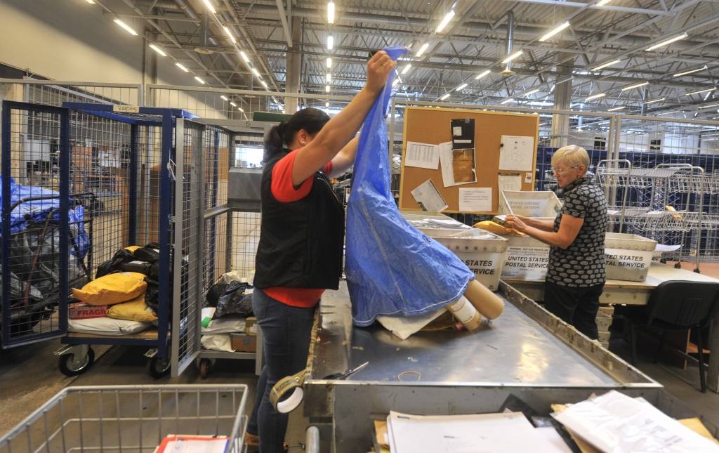 Arvien lielākos apjomos internetā sūta apģērbu no Āzijas valstīm