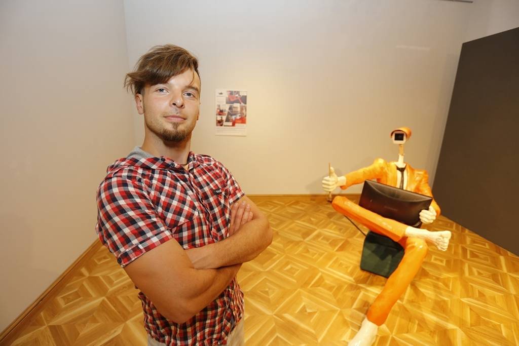 Tēlnieks Peršēvics: Valsts valodas centrs cenzē mākslu