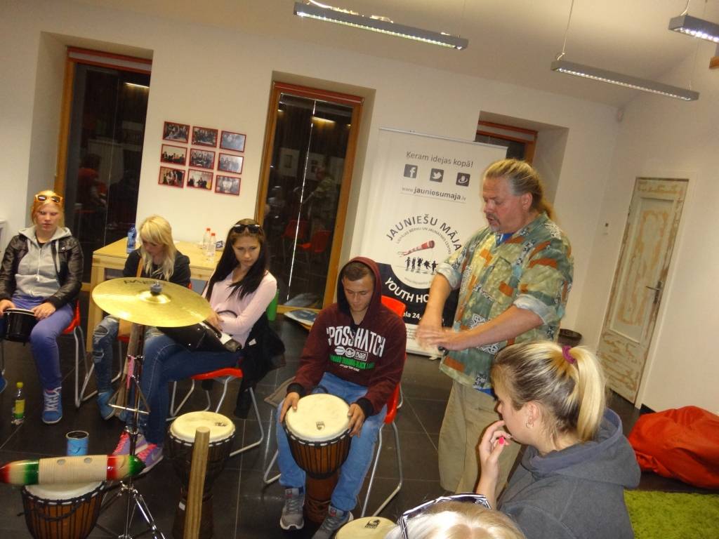 Skolēni rīko "Talantu šovu"