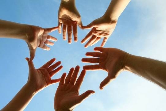 Lūdz palīdzēt avārijā cietušai meitenei