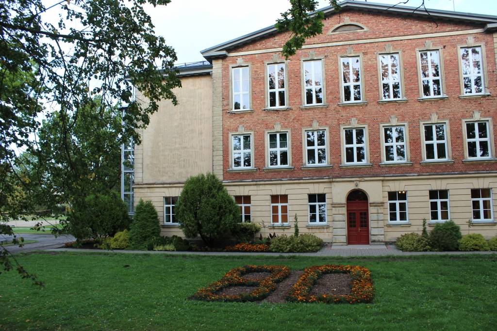 Nīcas skola aicina svinēt 80