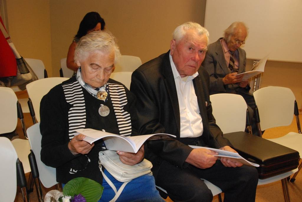 FOTO: Dzejas dienu laikā atver žurnāla "Helikons" jaunāko numuru