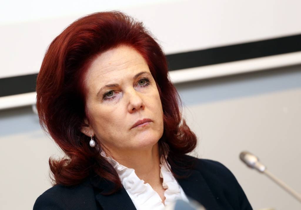 Āboltiņa norāda uz nepieciešamību vērtēt ministru darbu; kritizē Rasnaču un Matīsu